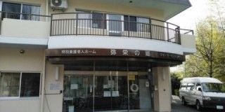 ゆったりとした玄関前