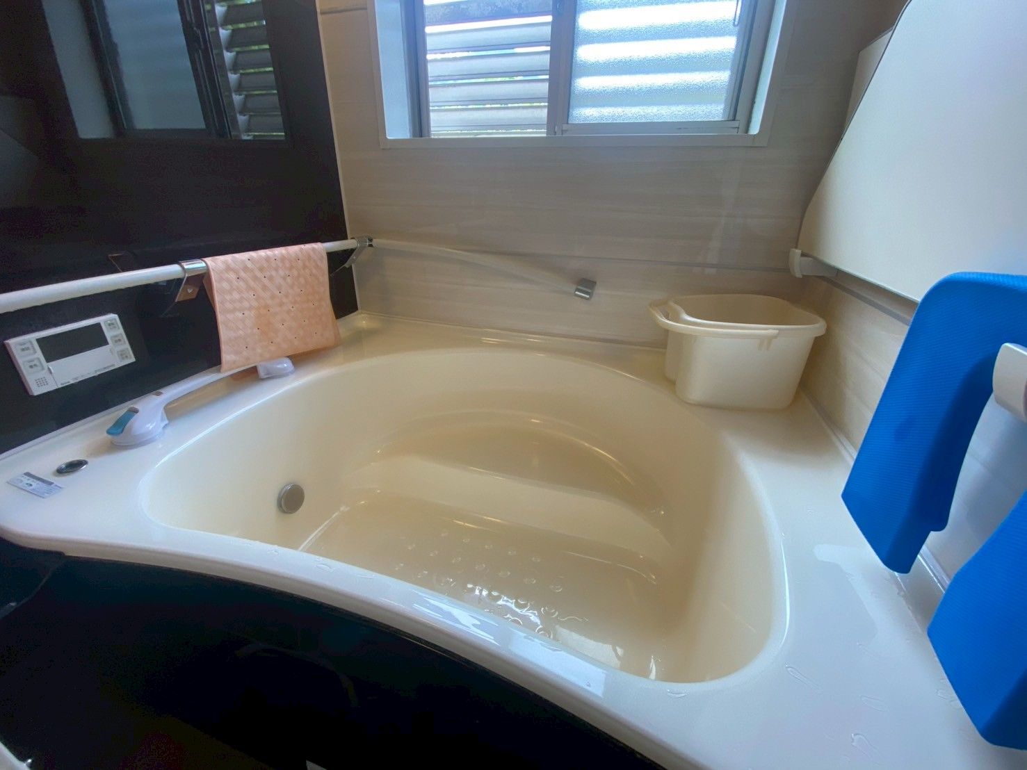 広々とした浴室