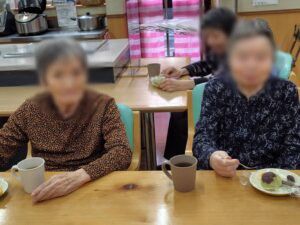 お茶を楽しむ様子