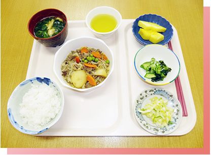 栄養バランスの食事提供