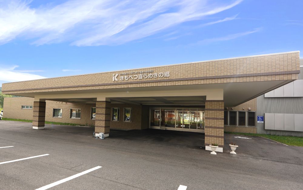 広々としたエントランスの建物