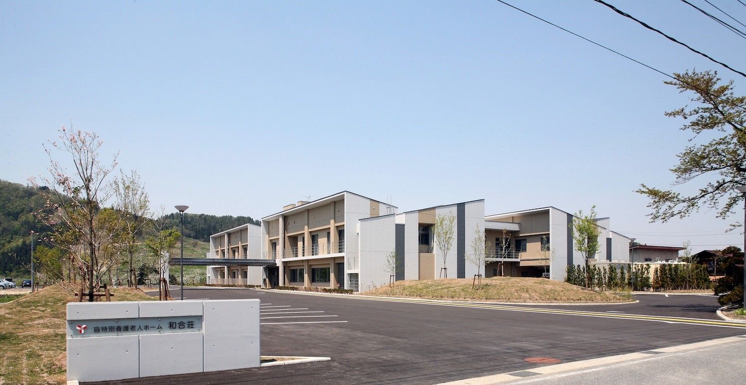 広々とした施設の外観