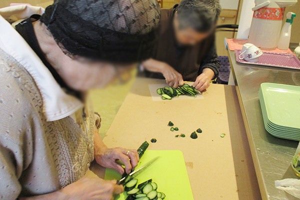 調理を楽しむ様子