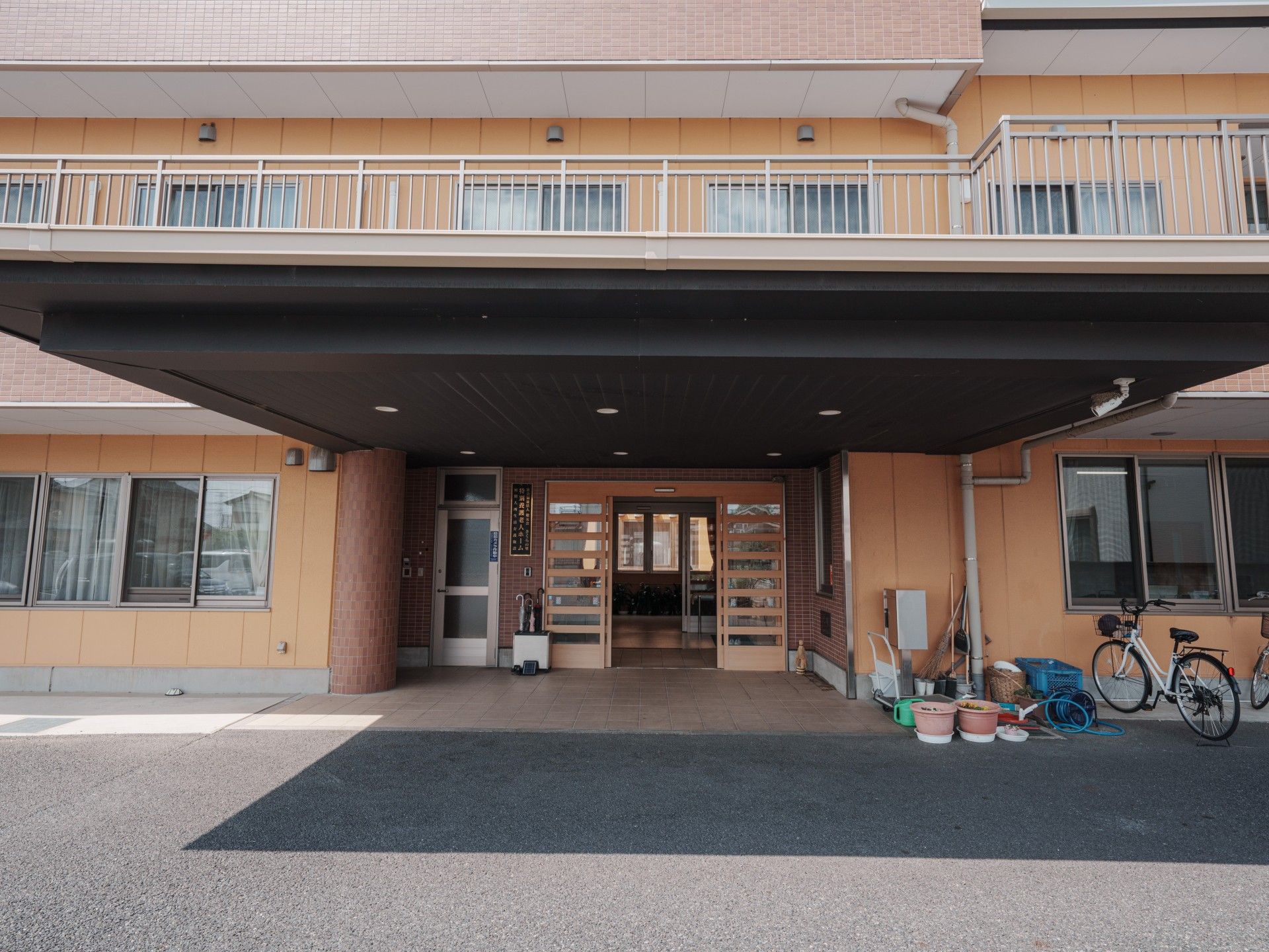 エントランスの外観