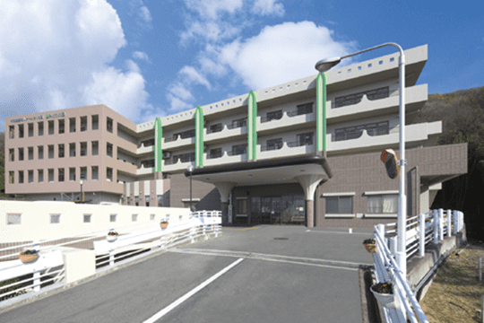 ゆったりとした入口の建物