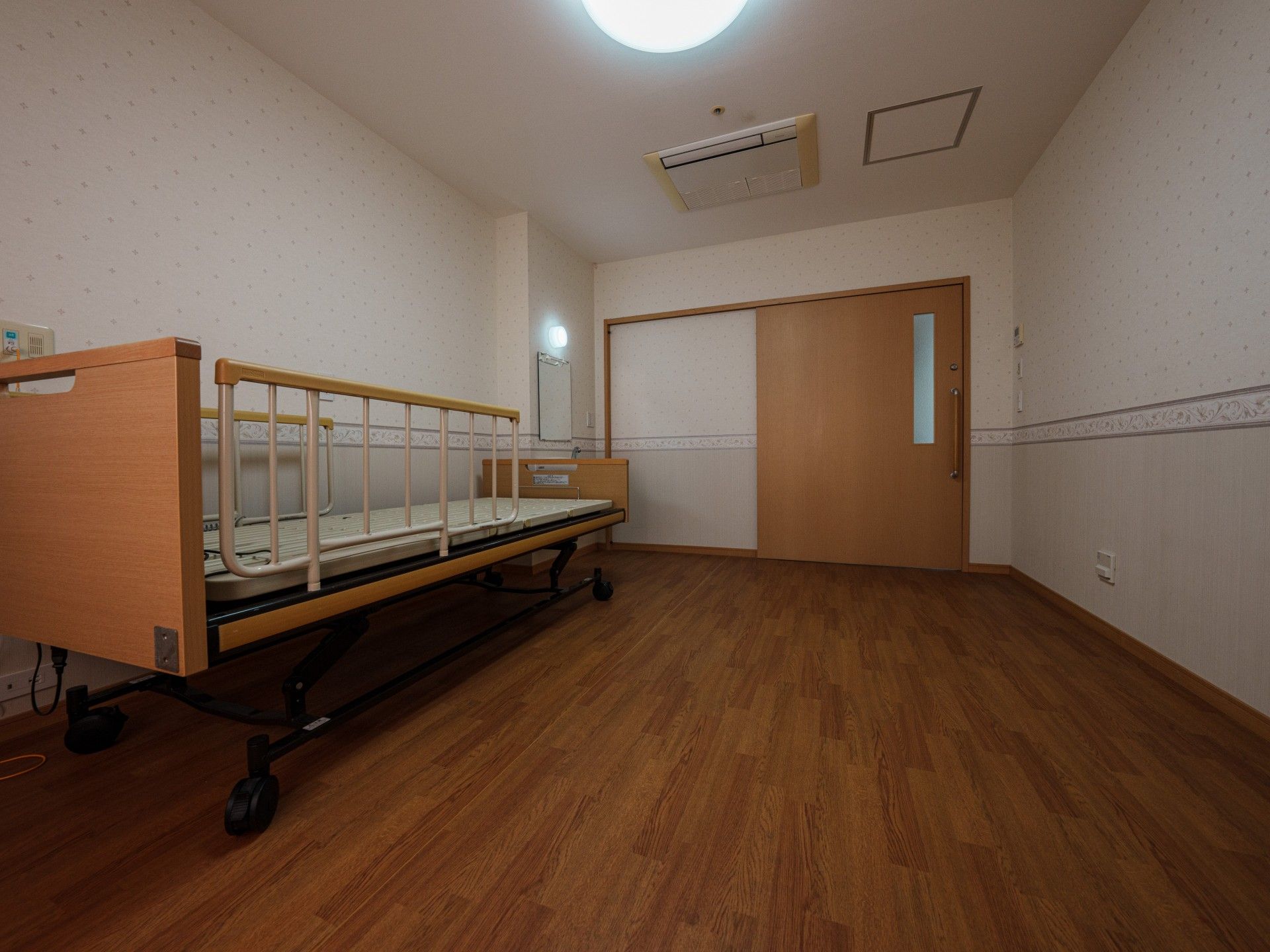 落ち着いた雰囲気の居室