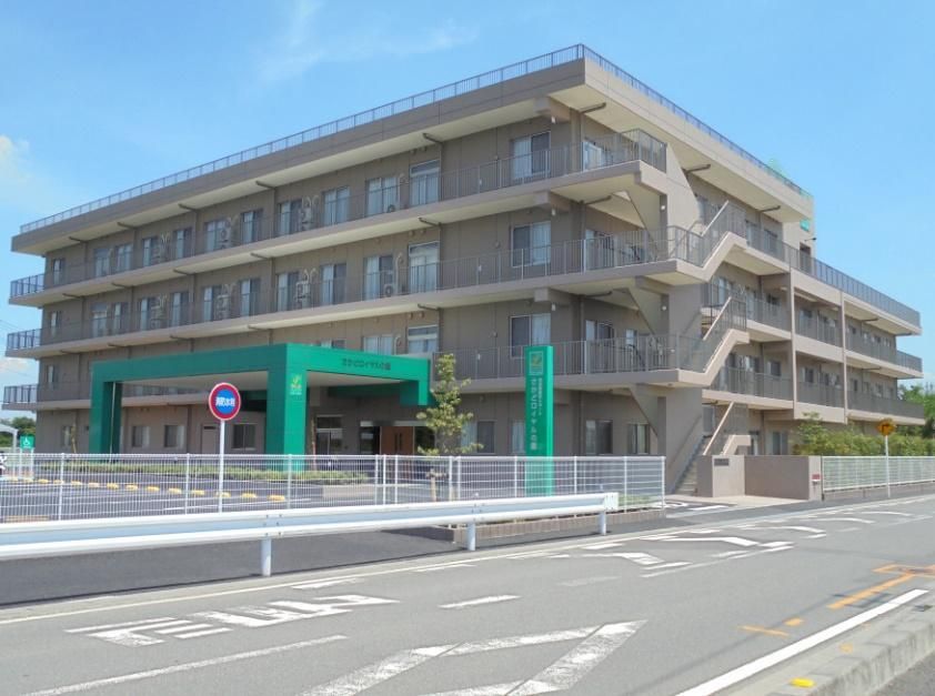 明るい外観の建物