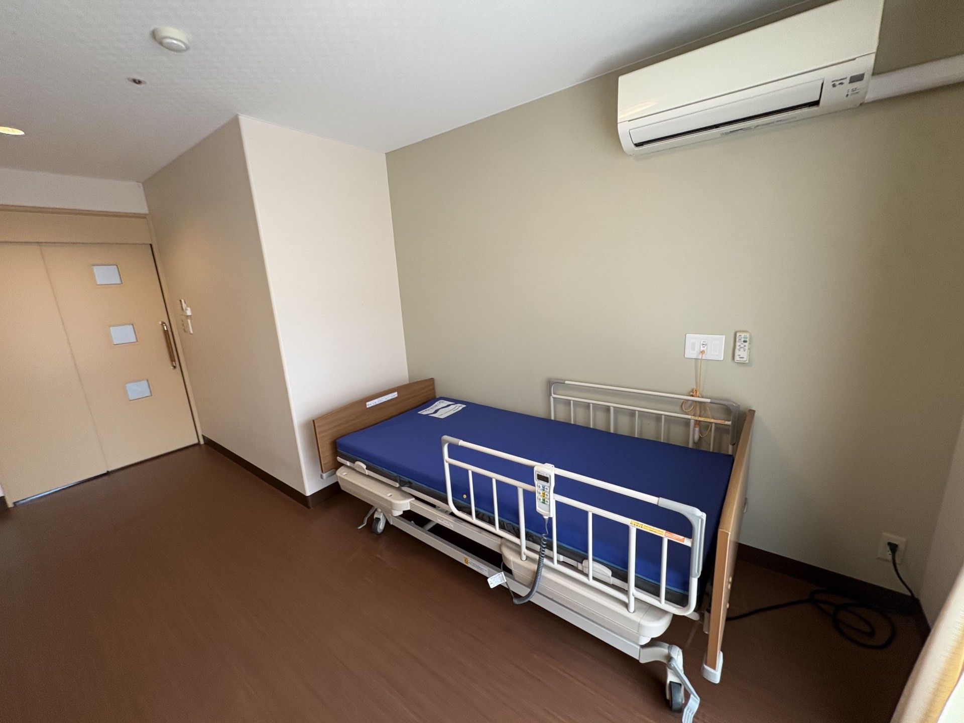 シンプルなベッドルーム