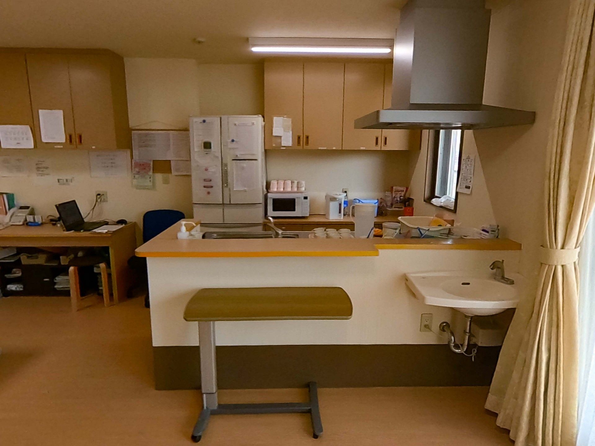 キッチンとデスクの空間