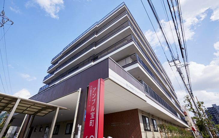 多階層の建物外観
