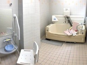 バリアフリーの浴室設備
