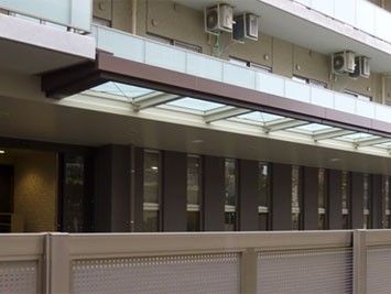 ガラス屋根の外観