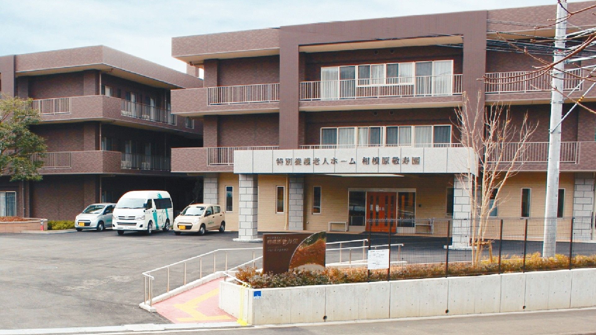 ゆったりとした玄関前