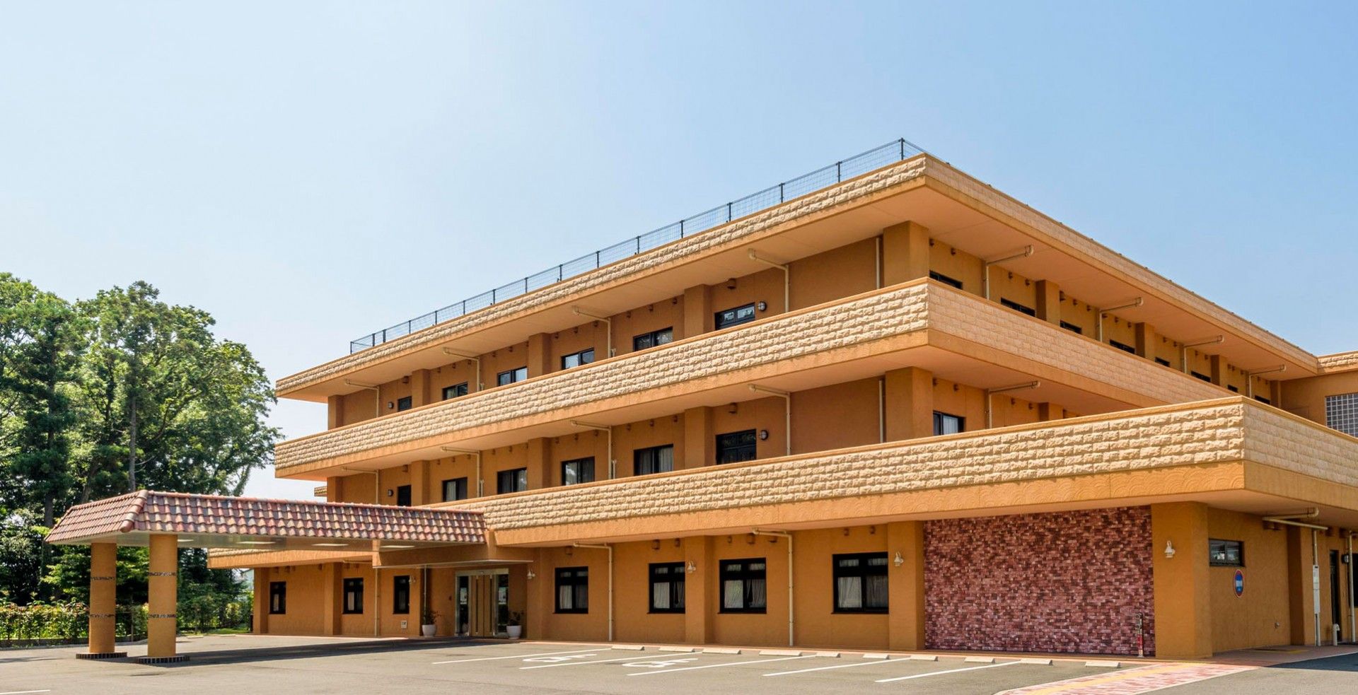 広々とした明るい建物