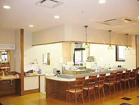 明るい共有ダイニング