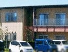 駐車場のある建物外観