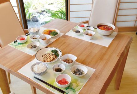 和食の食事セットダイニング