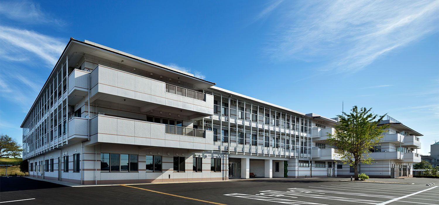 広々とした施設の外観