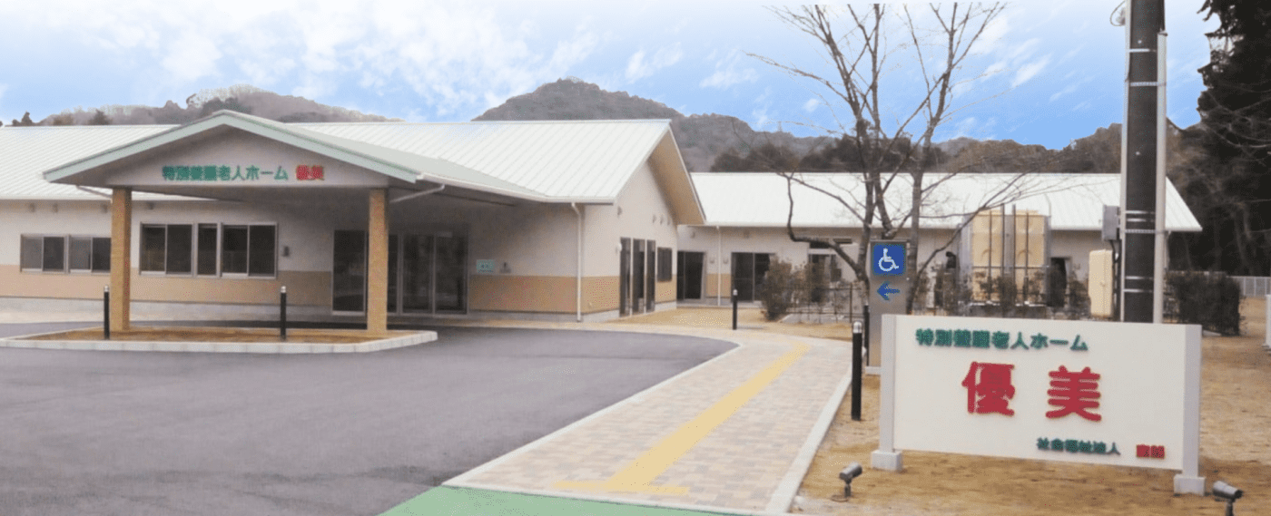ゆったりとした入口の建物