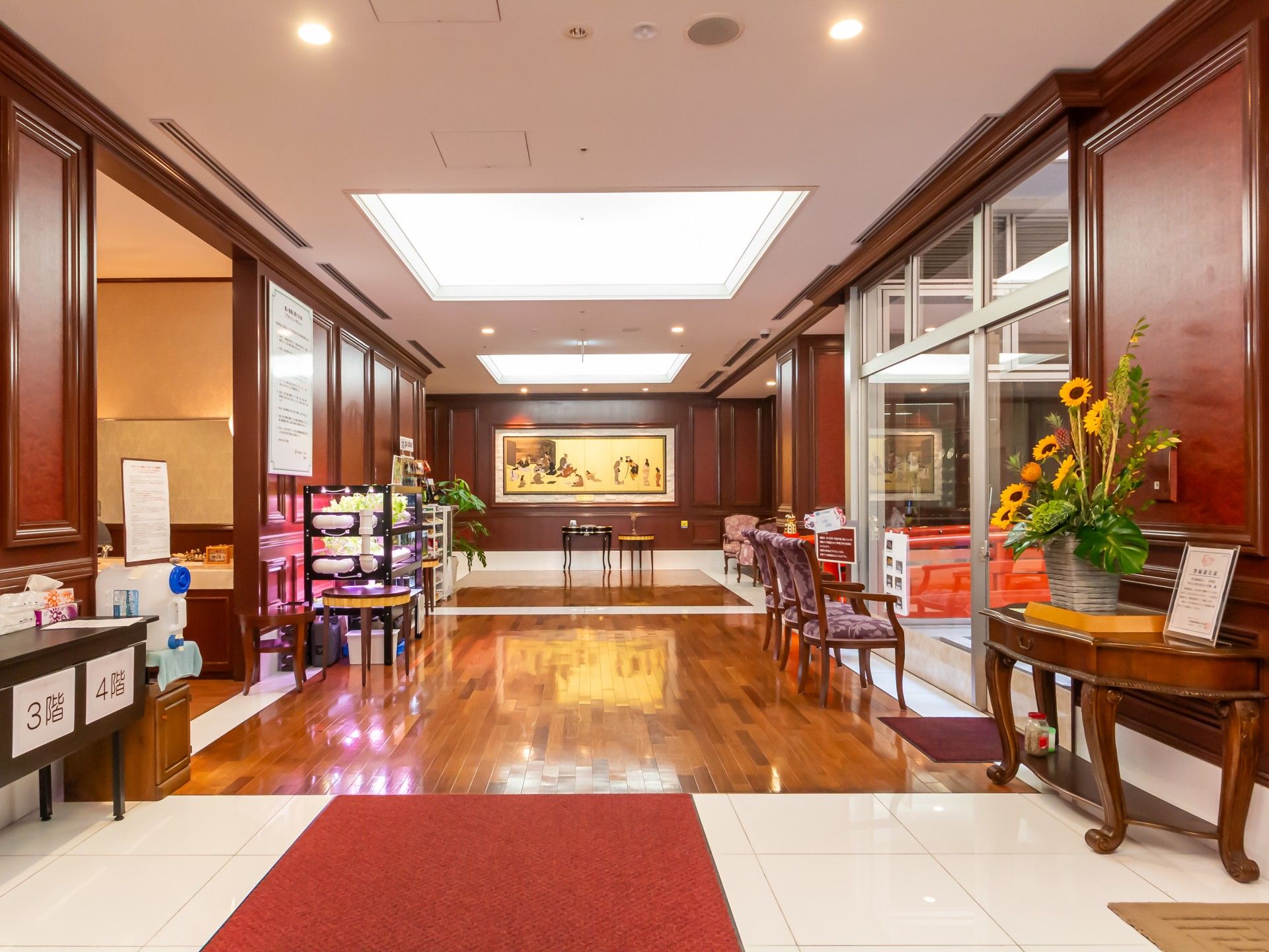 落ち着いた雰囲気のエントランス