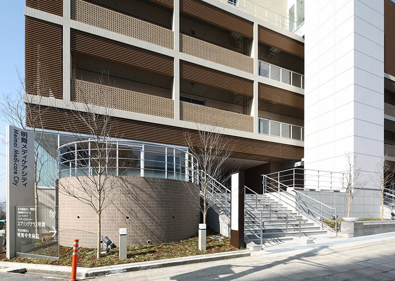 モダンな建物のエントランス