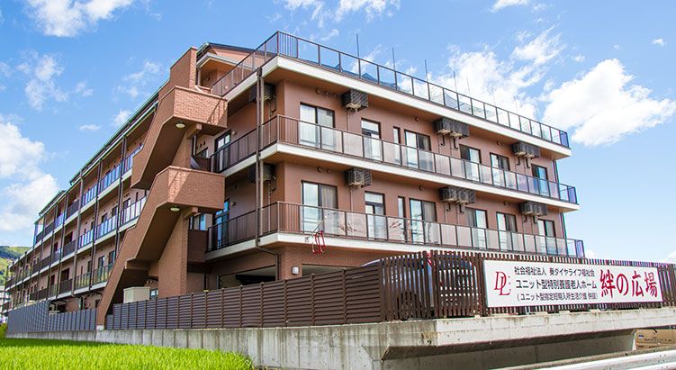 ゆったりとした建物の外観
