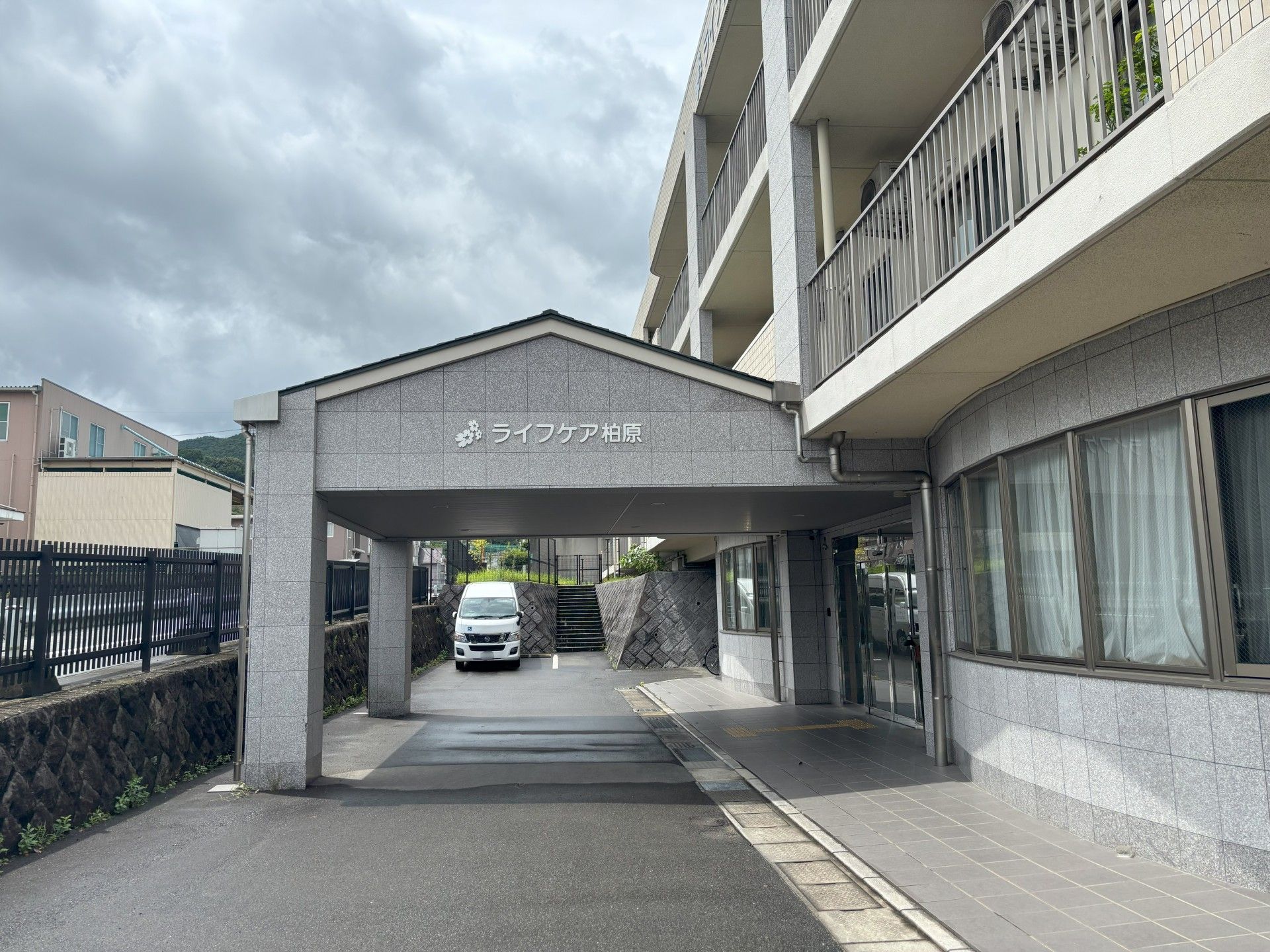 エントランスの外観