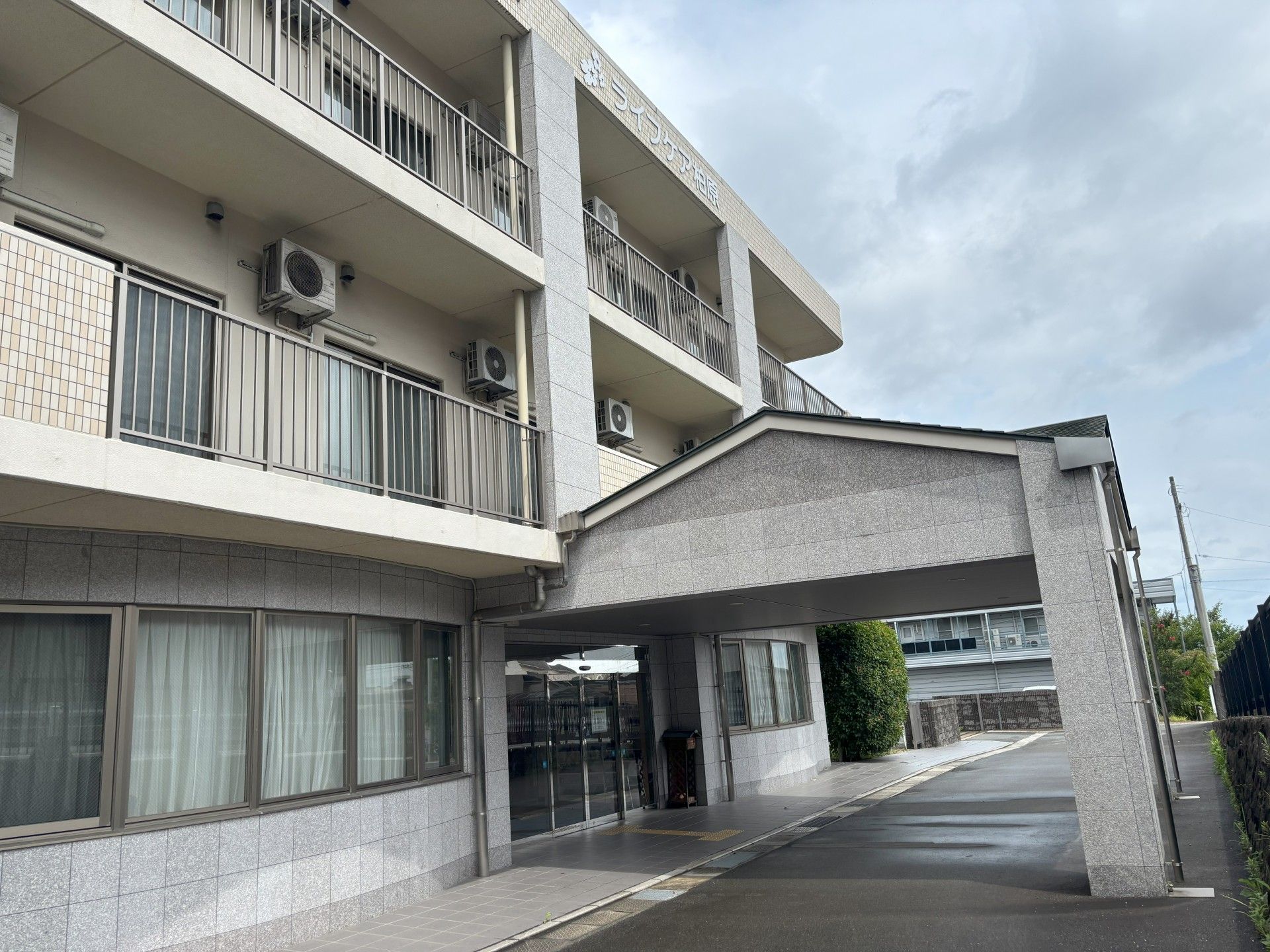 エントランスの外観