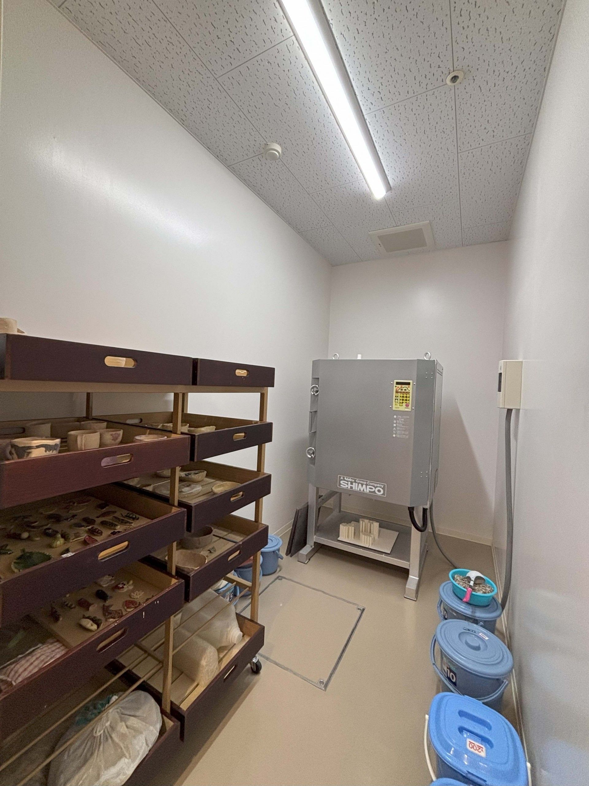 陶芸作品の保管棚