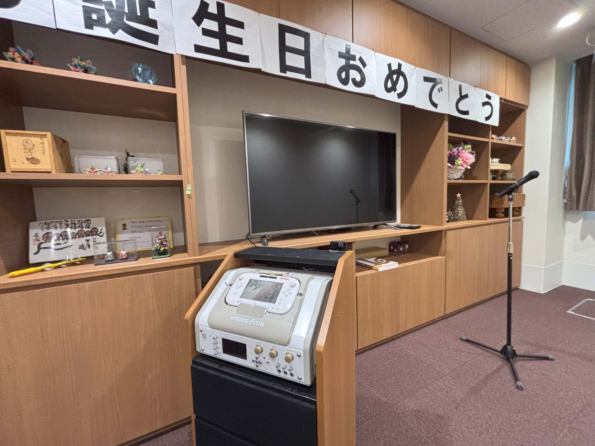 誕生日会の準備が整った部屋