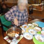 料理を楽しむ様子