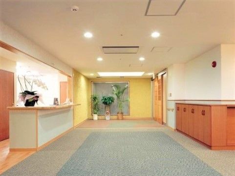 ココファンメゾン湘南台のエントランス。明るく清潔感溢れるエントランス。沢山の方々で日々賑わっております。