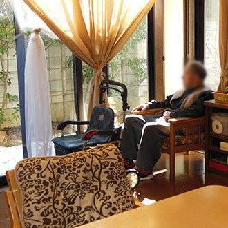 日差しが差し込む部屋