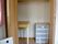 部屋に付いている収納が写っている写真。棚と引き出しが用意してある