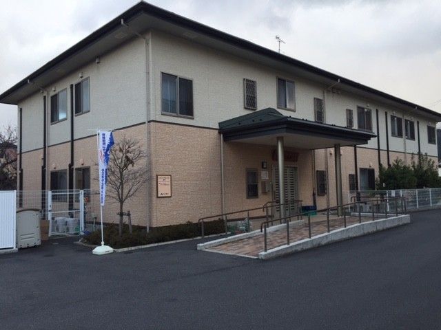ゆったりとしたエントランスの建物