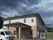 ゆったりとした玄関のある建物