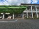 介護施設の入り口と駐車場