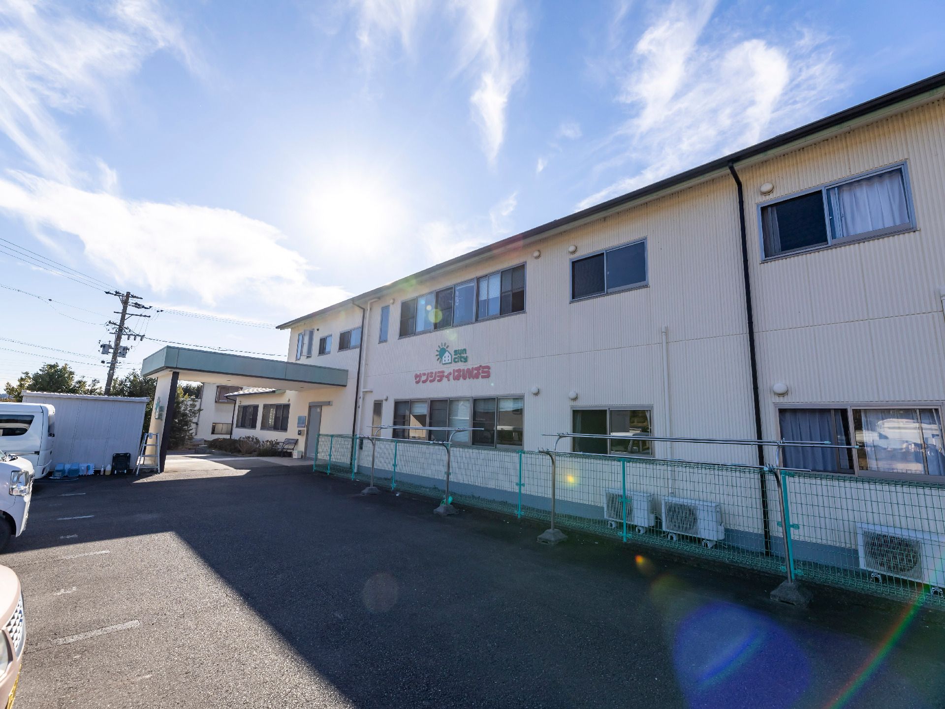 ２階建ての全部屋個室の施設