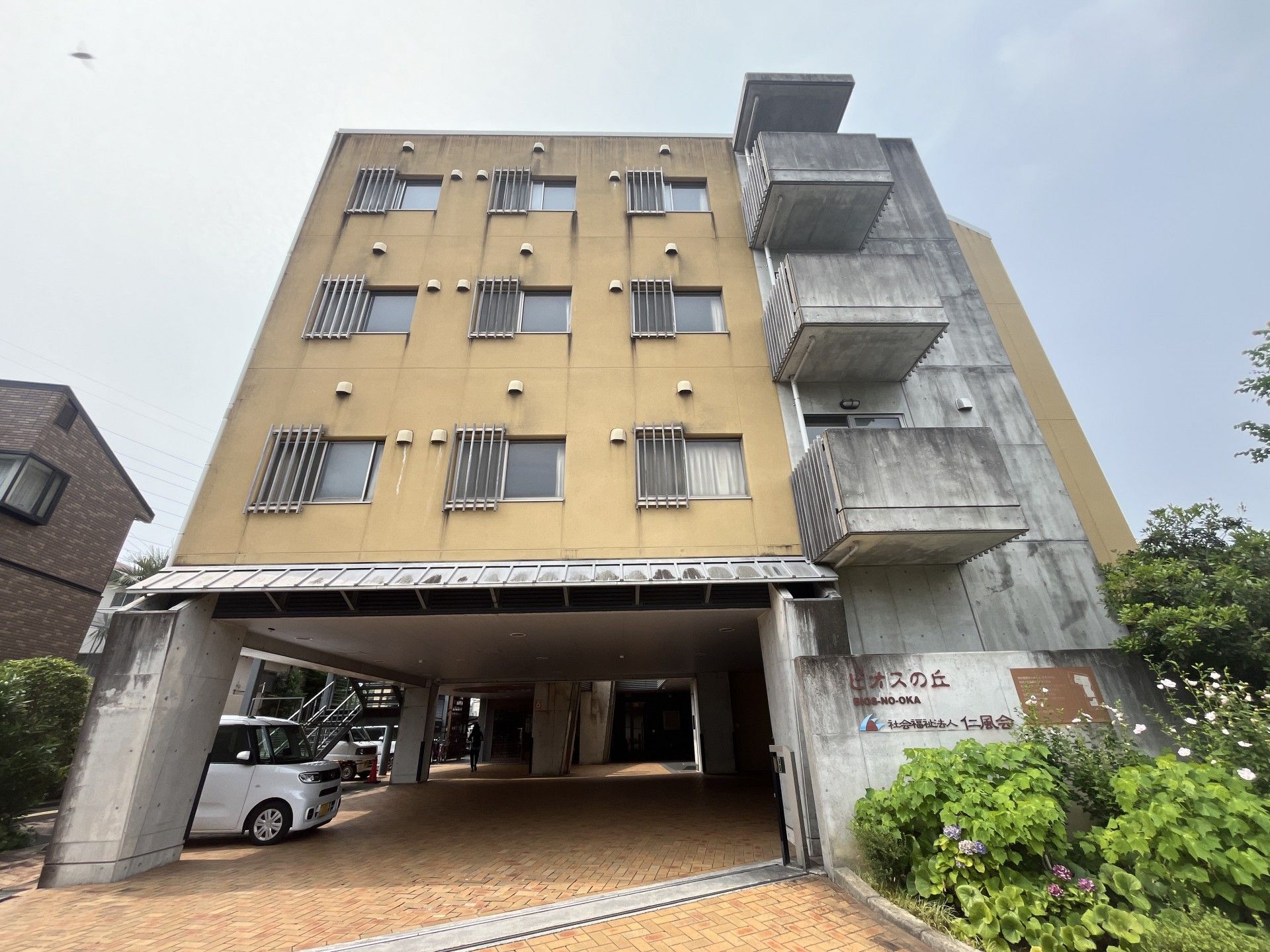 エントランスの外観