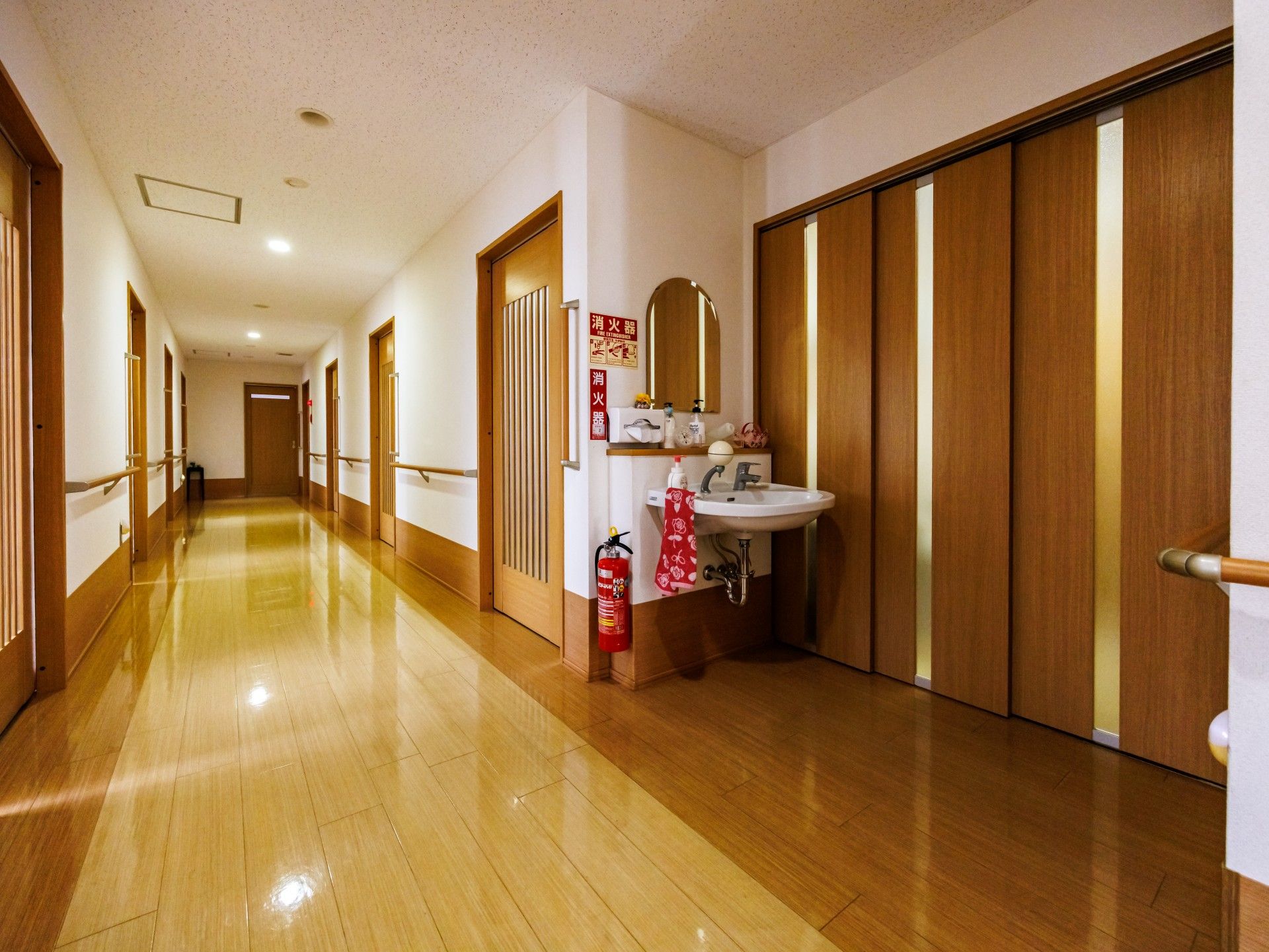 手すり付きの廊下