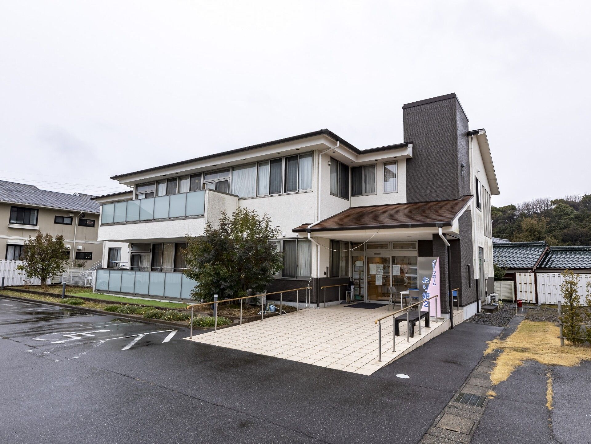 全室個室の施設外観