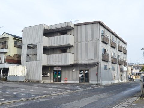 「ベストセンター」外観。皆様のご入居を心よりお待ちしております。