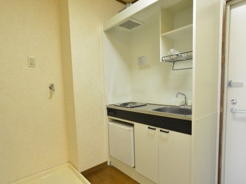 「ベストセンター」居室ミニキッチン。ちょっとしたお料理にどうぞお使いください。