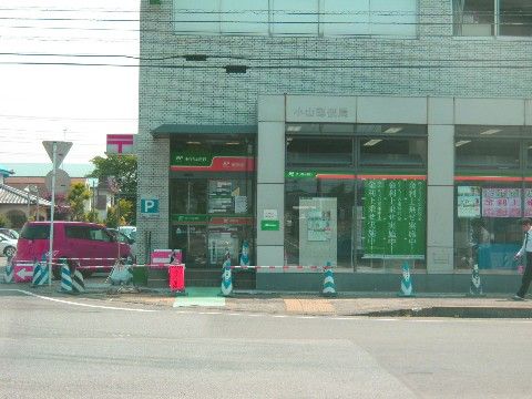「ベストセンター」近くの郵便局。当施設から、最寄りの郵便局まで徒歩1分です。