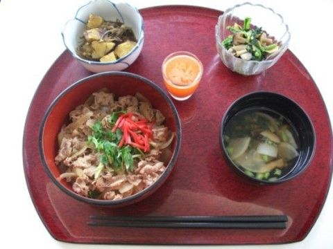 ココファンメゾン湘南平の食事。毎日飽きない、豊富なメニュー・献立を作成しております。