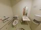バリアフリー設計のトイレ空間