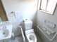 明るいケアホームのトイレスペース