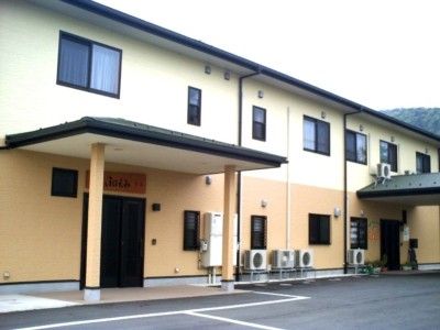 ゆったりとしたエントランスの建物