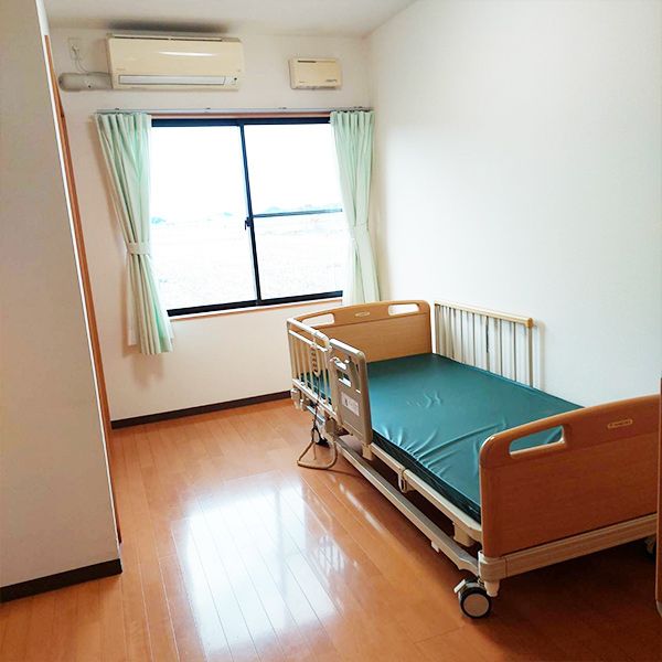 清潔な個室の寝室