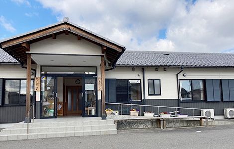 和風の落ち着いた入口